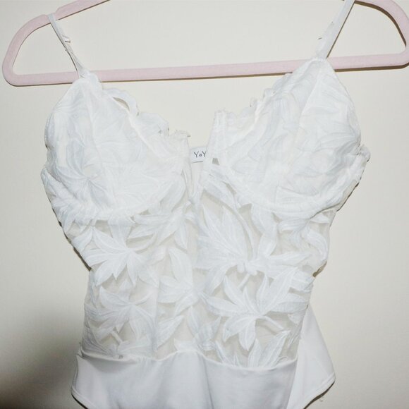 WHITE LACE BODY SUIT - Picture 10 of 11